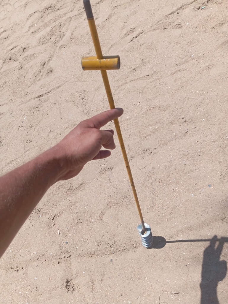 SPEEDSAND dourado fincado na areia